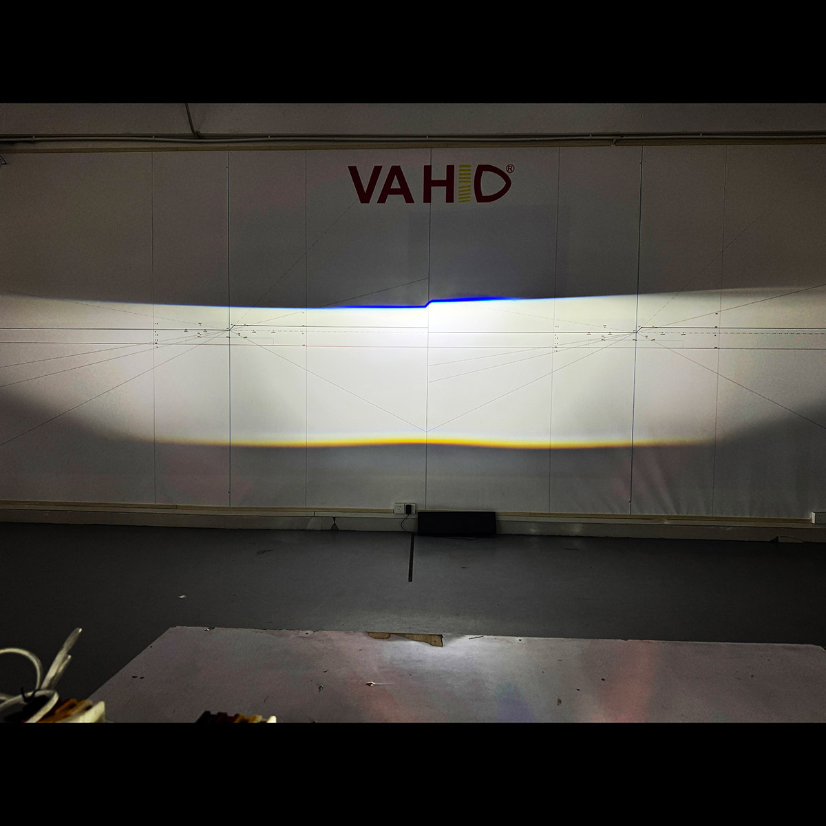 Proyector Bi-LED VAHID V4 de 2,5 pulgadas y 7500 lm, con 2 lentes láser para retrofit y mejora de faros